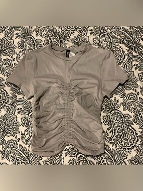 Gray Cropped Top Size Small by Divided Like New!